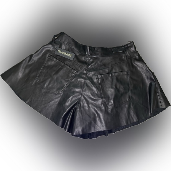 Blanknyc luxury vegan leather stylish flare shorts - Picture 5 of 6